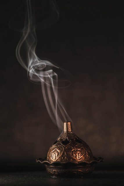 عود معطر ملكي 25 غرام