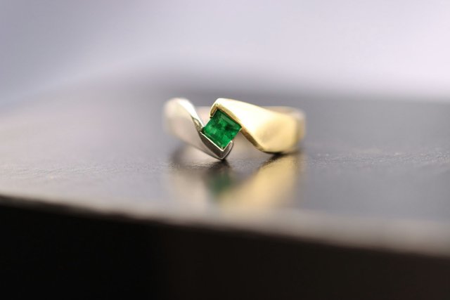 Emerald Ring 18K